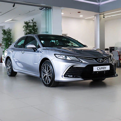 Harga yang bagus Energi hibrida Toyota Camry 2024 EV Mobil untuk Orang Dewasa Penyesuaian manual kursi pengemudi dan teknologi layar sentuh termasuk on line