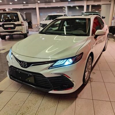 Harga yang bagus 2024 Toyota Camry 2.5Q Twin Engine 2.5HQ Flagship Hybrid Gasoline Car GAC 2WD dengan Manual Adjustment Rearview Mirror on line